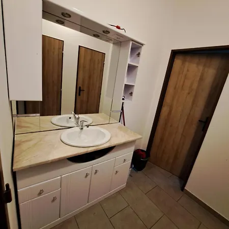 Surany ホステル Nové Zámky