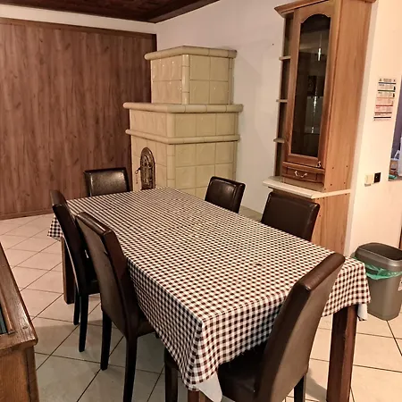 Surany ホステル *